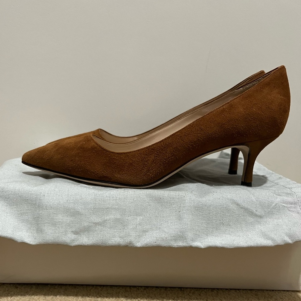 NIB Manolo Blahmik Brown Suede Heels